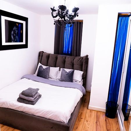 1 Bed - Sleeps 2 - 7 Min Walk To Hackney Station Appartement Londen Buitenkant foto