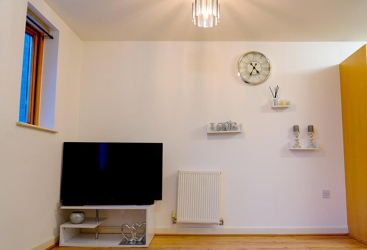 1 Bed - Sleeps 2 - 7 Min Walk To Hackney Station Appartement Londen Buitenkant foto