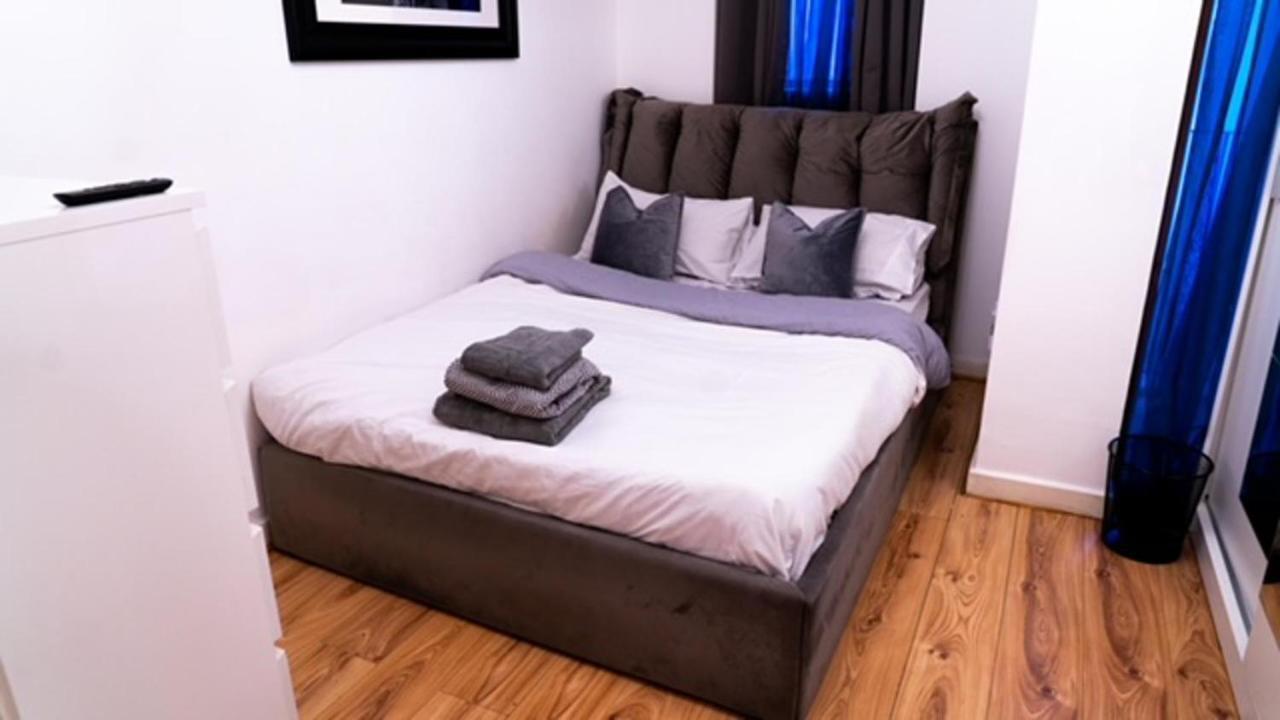 1 Bed - Sleeps 2 - 7 Min Walk To Hackney Station Appartement Londen Buitenkant foto