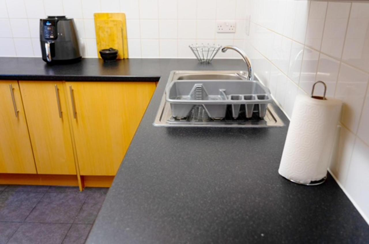 1 Bed - Sleeps 2 - 7 Min Walk To Hackney Station Appartement Londen Buitenkant foto